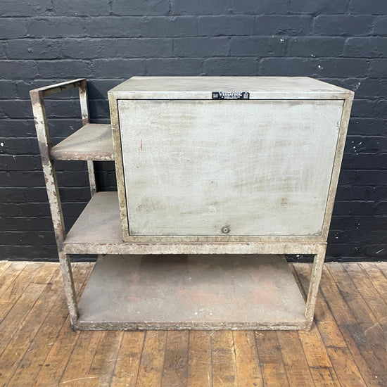 Versatool cabinet Qty 1