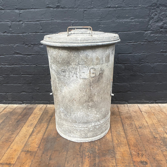 Rubbish bin with lid Qty 1