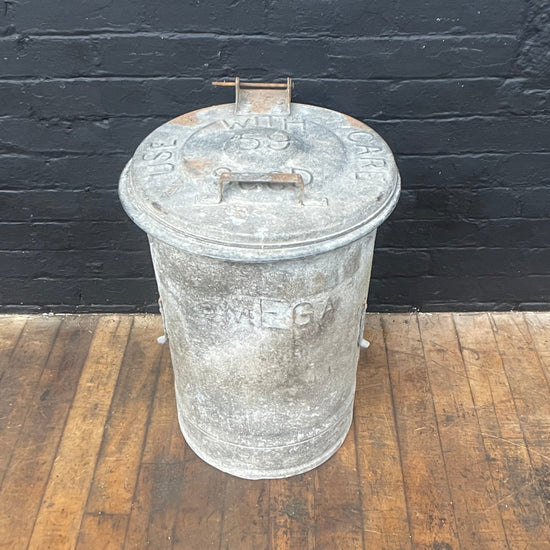 Rubbish bin with lid Qty 1
