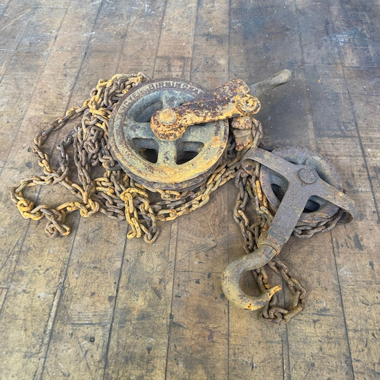 Old hoist with chain Qty 1