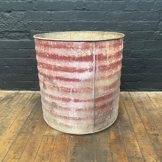 Red ribbed bin Qty 1