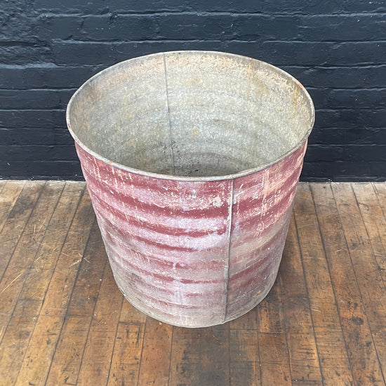 Red ribbed bin Qty 1