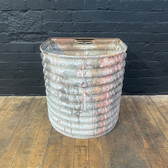 Ribbed bin Qty 1