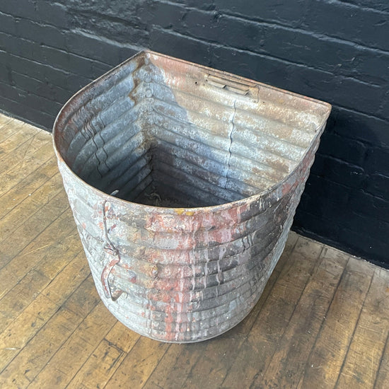 Ribbed bin Qty 1
