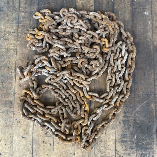 Long rusty industrial chain Qty 1