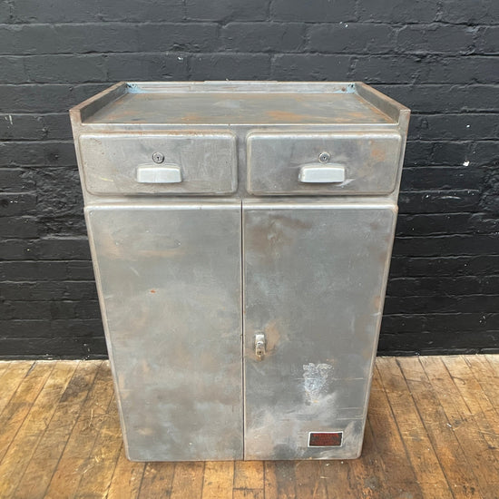 Versatool cabinet Qty 1
