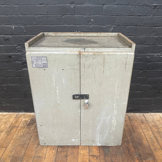 Versatool cabinet Qty 1