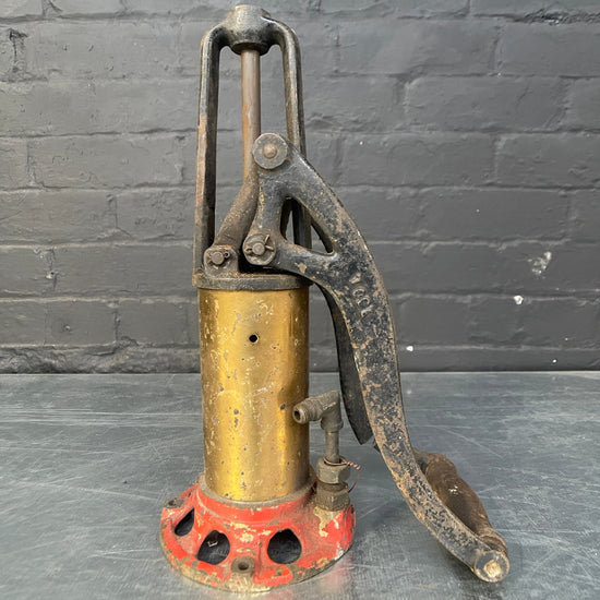 Water pitcher pump