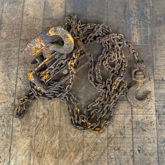 Rusty block & tackle hoist Qty 1