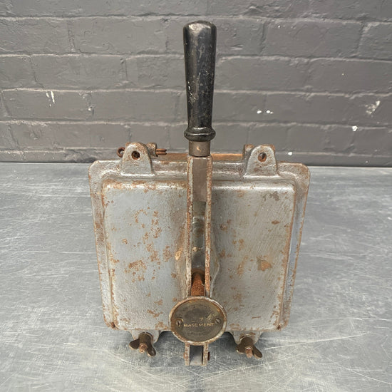 Isolator with handle Qty 1