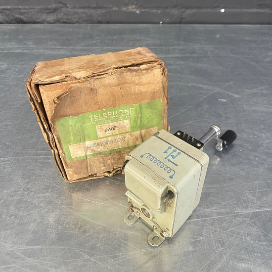 Hand crank generator