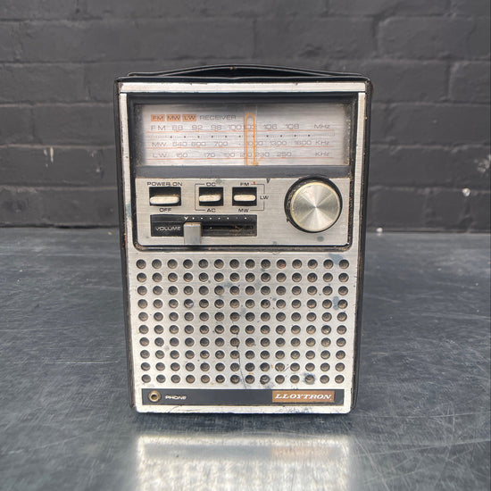 Lloytron radio Qty 1