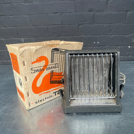 Swan boxed toaster Qty 1