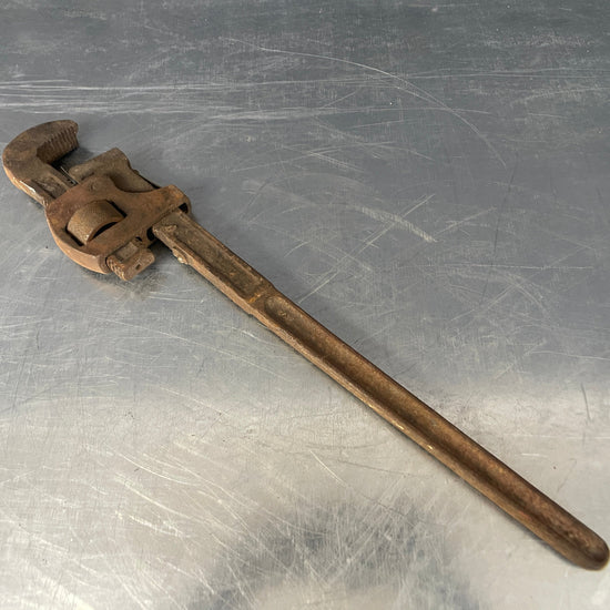Large wrench Qty 1