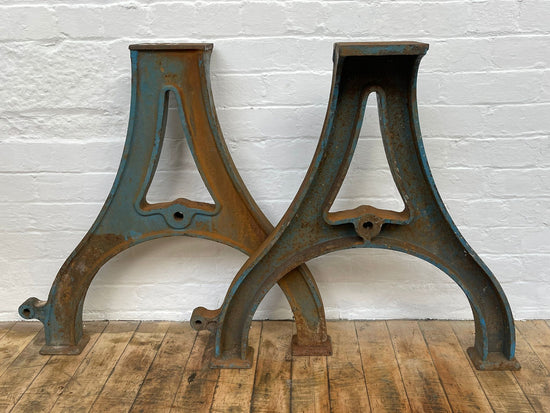 Cast iron curve legs Qty 1
