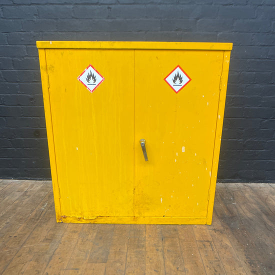 Industrial hazardous cabinet Qty 1