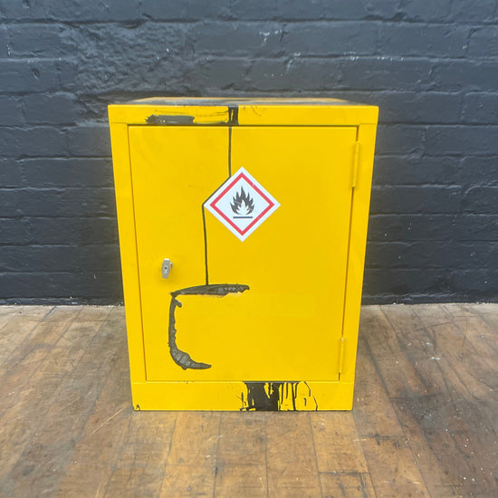 Industrial hazardous cabinet Qty 1